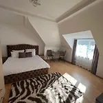 Central Studio 28