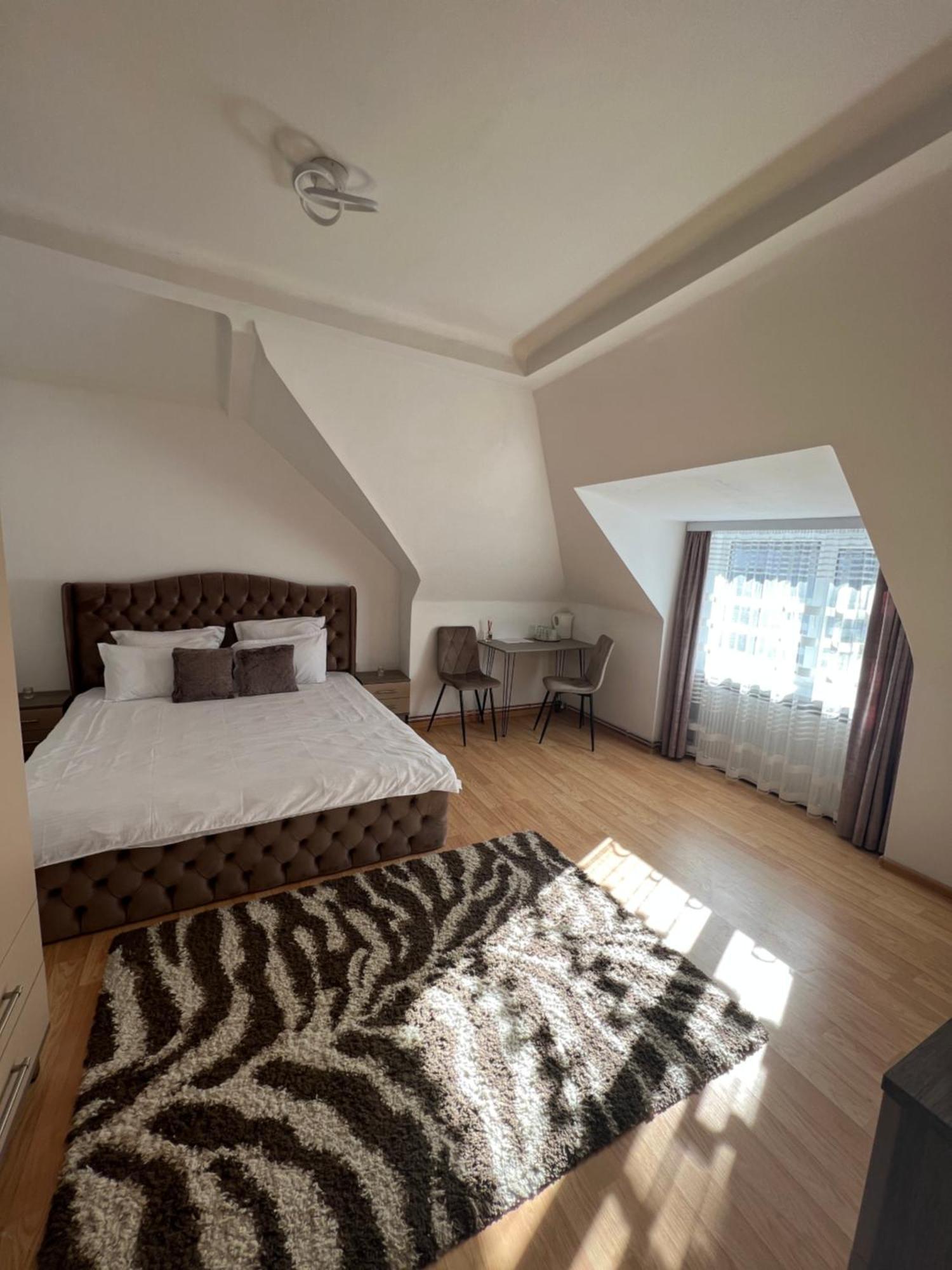 Apartament 28